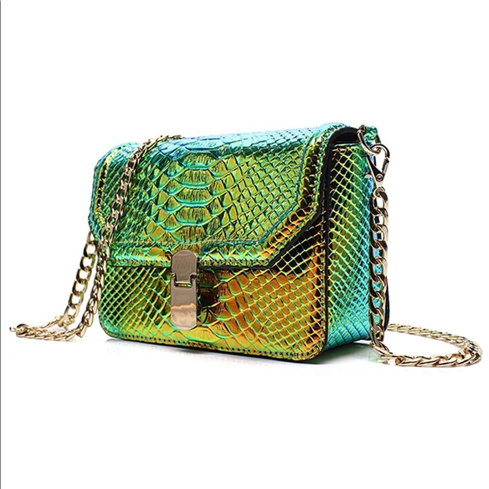 Holographic green 🌈💚crossbody bag w/chain strap
